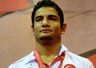 Minderde Taha ile gelen altın!