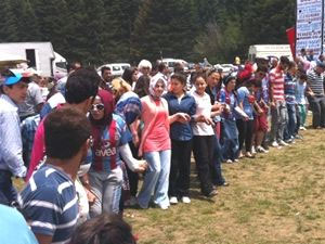 Trabzonlular Uludağ'da Horon Tepti