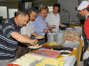 Gümrükçüoğlu Mahalle temsilcileri ile buluştu