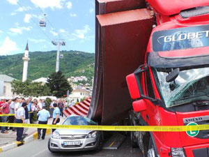 İyiliğin Müdürü kazada ödlü!