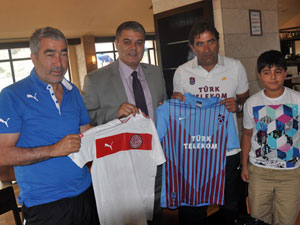 Karaman ve Aybaba'dan Müdüre Forma!