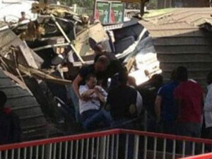 Yolcu treni raydan çıktı ölüler var