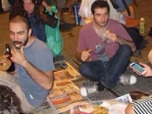 Geziciler birayla iftar yaptı!