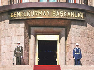 Emekli subaylar duran adam oldu