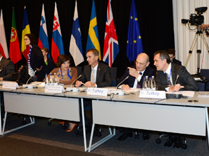 Bakan Bayraktar'ın hızına yetişilmiyor