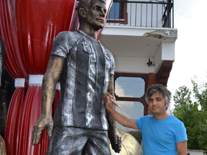 Taraftar anıtı gün sayıyor