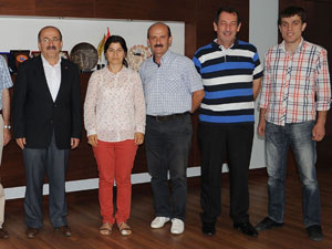 Gümrükçüoğlu'ndan sanatçılara destek