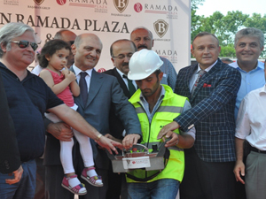 Bakan Bayraktar temeli attı