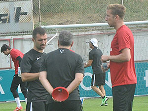 Akçay'dan Janko'ya özel ilgi!