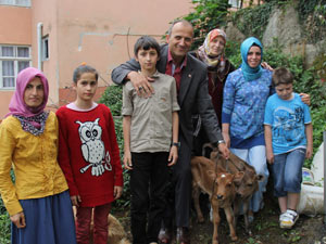 Kendileri ikiz inekleri de ikiz!