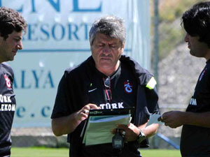 Akçay'dan futbolculara son uyarılar