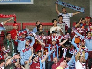 Taraftarı yağmur bile durdurmadı