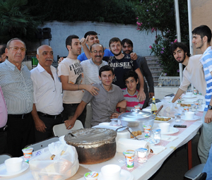 Mahalle halkıyla iftarda buluştu