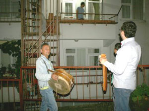 Sahura kemençeyle uyanıyorlar