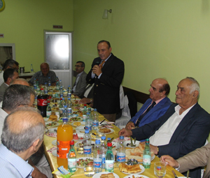 Vali hal esnafıyla oruç açtı