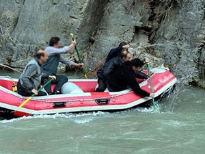 Eylem yapmak isteyen 2 Türk yakalandı