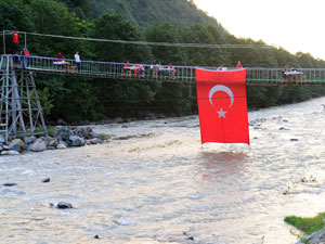 Asma köprü üzerinde iftar yaptılar