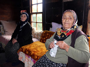 İki eltinin Karadeniz inadı...