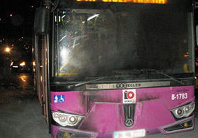 İçi yolcu dolu otobüsü ateşe verdiler