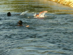 Çocukları kurtarayım derken boğuluyordu