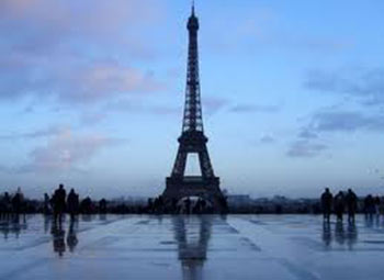 Eyfel Kulesi'nde bomba paniği!