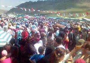 Ovit'te 50 Bin Bayrak Dağıtıldı