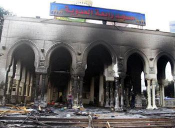 Mısır'da cami yaktılar!