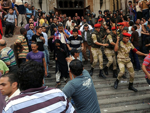 Darbe karşıtlarına tutukluluk kararı