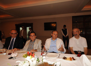 Kızılcık için son veda yemeği!