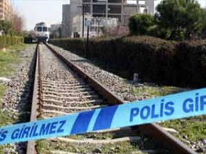 Anne ve çocuklarına tren çarptı