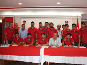 25 sporcusunun sözleşmeleri yenilendi