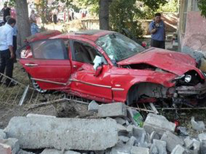 Düğün konvoyu kana bulandı