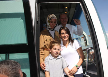 Başbakan ve kızı hentbolcularla görüştü