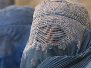 "Erkekler de örtünmeli"