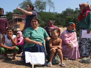 Araklı'da mayo ile denize girmesinler diye...