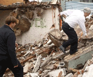 Devlet Başkanı yere kapaklandı!