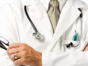 Trabzon'da doktorum diyerek dolandırdı