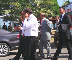 Vali kızdı ve korumalarını değiştirdi