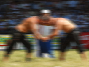 Güreşçi rakibini karıştırdı