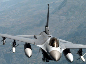 Türk ve İngiliz savaş uçaklaı sıcak temas...