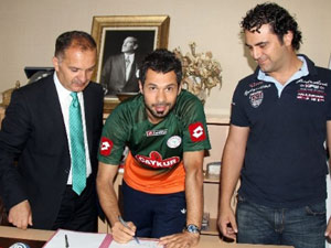 Fener'den geldi imzayı attı