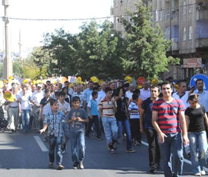 BDP'li çocuklardan polise uyarı!