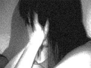 Genç kızı fuhuşa zorladılar