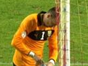 Hakem kaleciyi unuttu!