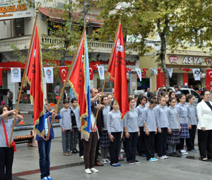 Akçaabat'ta eğitim yılı dolayısıyla tören düzenlendi