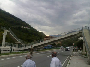 Trabzon'da üst geçit çöktü