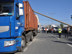 Trabzon'da kaza: Elektrik direğine çarpınca...