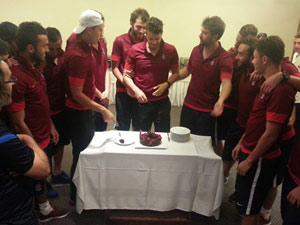 Aykut'a doğum günü kutlaması