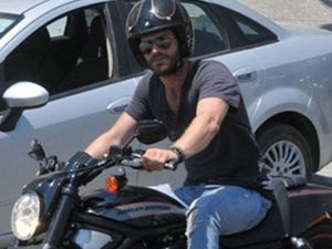 Kıvanç Tatlıtuğ kaza yaptı
