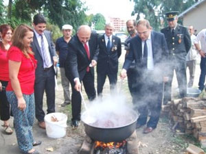 Araklı'da kokulu üzüm pekmezi yapıldı